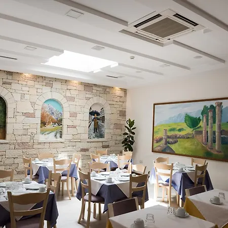 Hotel Argjiro 4*
