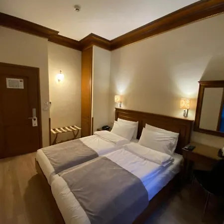 Hotel Argjiro 4*