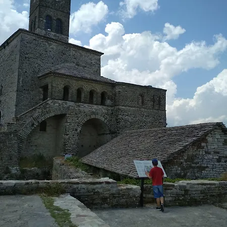 מלון Argjiro Gjirokastër