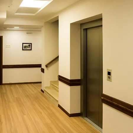 Hotel Argjiro 4*